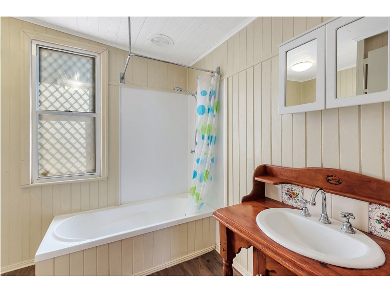 5 Gore Street, Cambooya QLD 4358