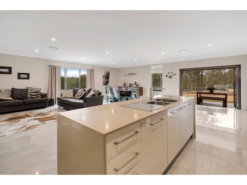 12 Mary Drive, Murphys Creek QLD 4352