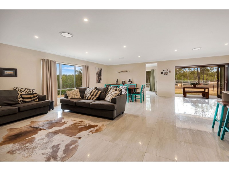 12 Mary Drive, Murphys Creek QLD 4352