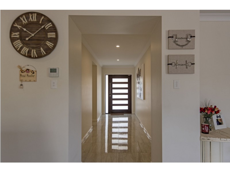 12 Mary Drive, Murphys Creek QLD 4352