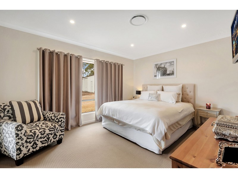 12 Mary Drive, Murphys Creek QLD 4352