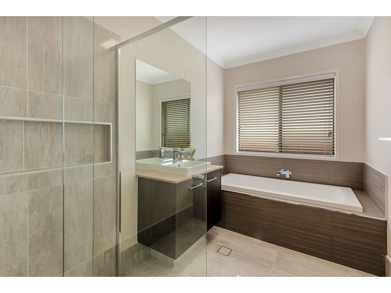 12 Mary Drive, Murphys Creek QLD 4352