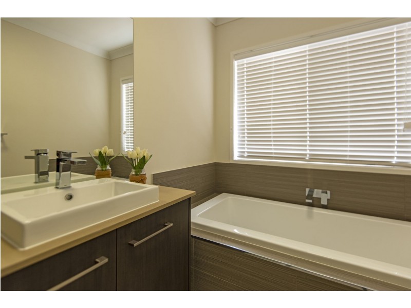 12 Mary Drive, Murphys Creek QLD 4352