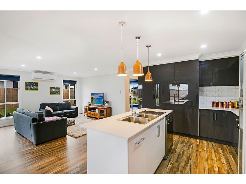 10 Magpie Drive, Cambooya QLD 4358