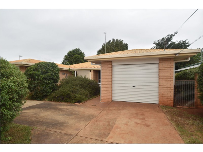 2/548 Greenwattle Street, Newtown QLD 4350