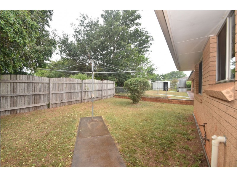 2/548 Greenwattle Street, Newtown QLD 4350