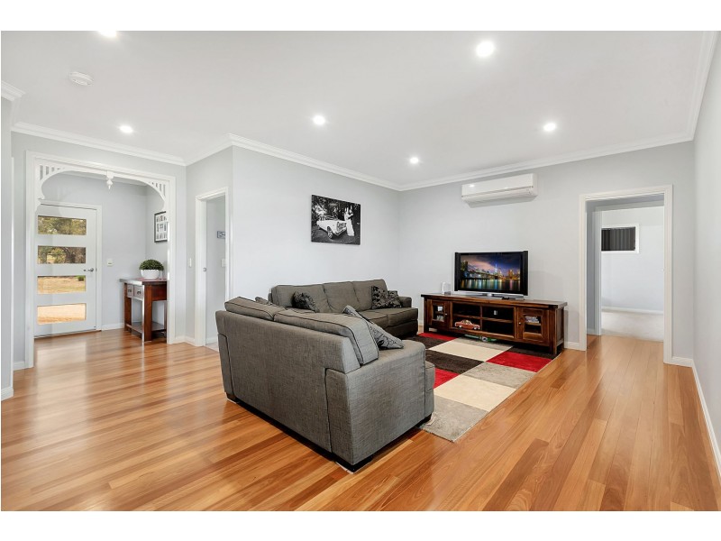 9 Pipit Court, Meringandan West QLD 4352