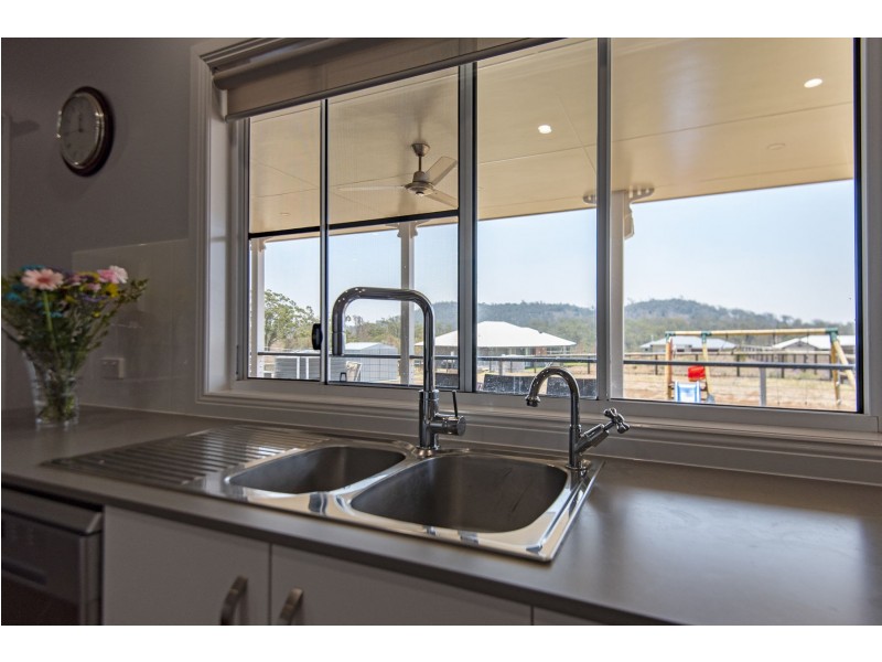 9 Pipit Court, Meringandan West QLD 4352