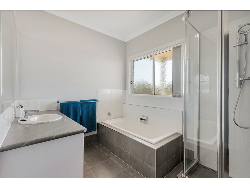 9 Pipit Court, Meringandan West QLD 4352