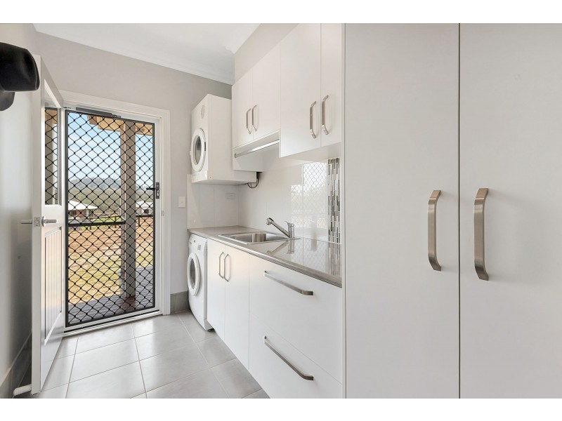 9 Pipit Court, Meringandan West QLD 4352