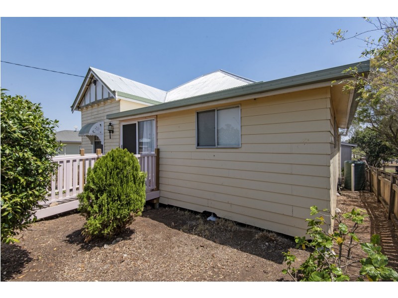 141 Mocatta Street, Goombungee QLD 4354
