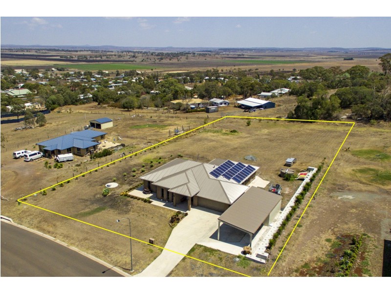 7 Sunshine Way, Kingsthorpe QLD 4400