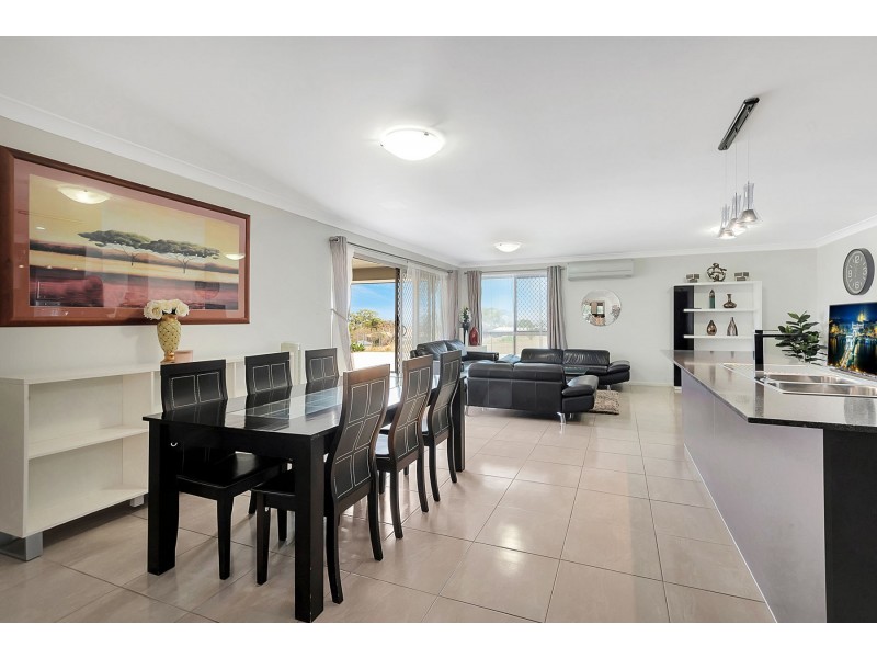 7 Sunshine Way, Kingsthorpe QLD 4400
