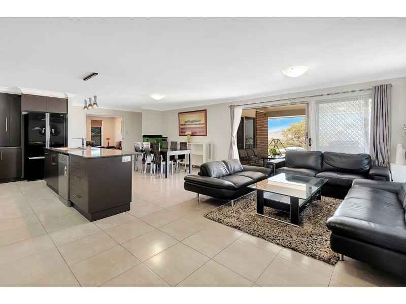 7 Sunshine Way, Kingsthorpe QLD 4400