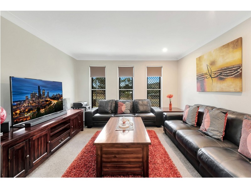 7 Sunshine Way, Kingsthorpe QLD 4400