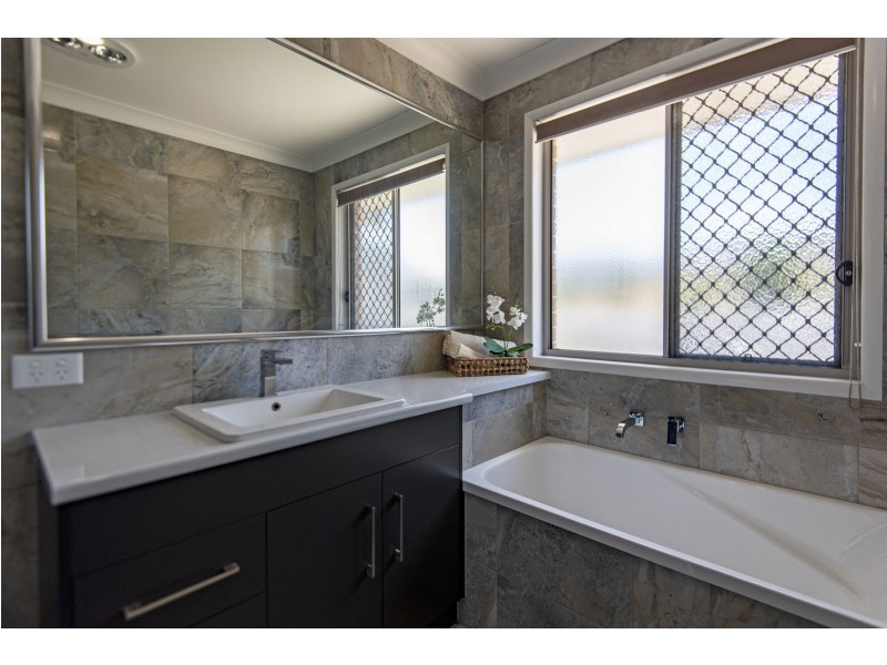 7 Sunshine Way, Kingsthorpe QLD 4400
