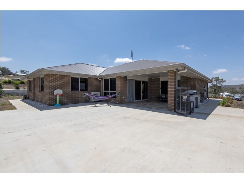 7 Sunshine Way, Kingsthorpe QLD 4400