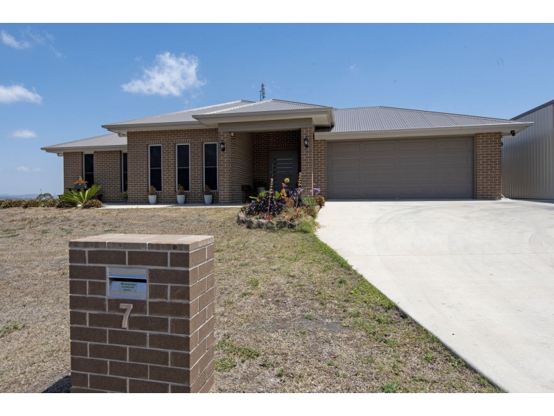 7 Sunshine Way, Kingsthorpe QLD 4400