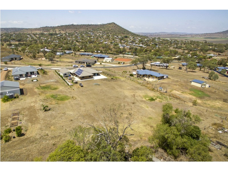 7 Sunshine Way, Kingsthorpe QLD 4400