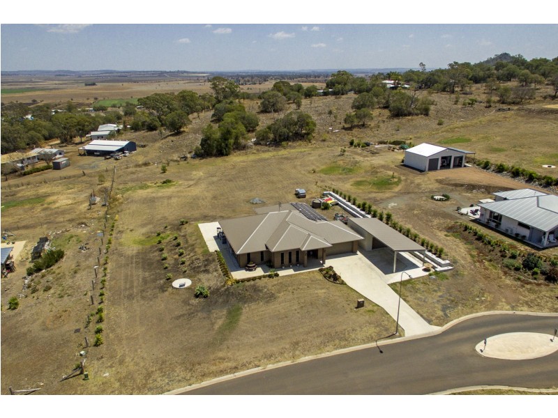 7 Sunshine Way, Kingsthorpe QLD 4400
