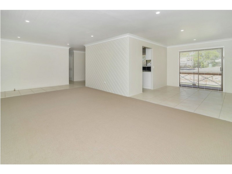 14 Vayro Road, Blue Mountain Heights QLD 4350