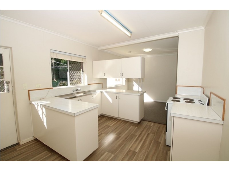 35 Range Street, Mount Lofty QLD 4350