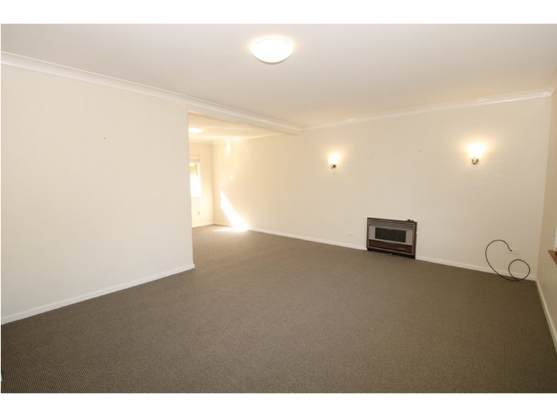 35 Range Street, Mount Lofty QLD 4350