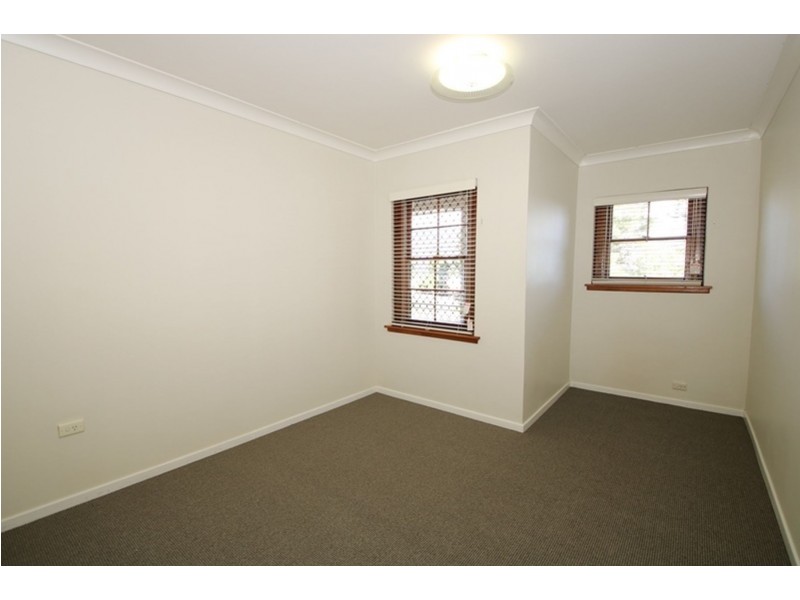 35 Range Street, Mount Lofty QLD 4350
