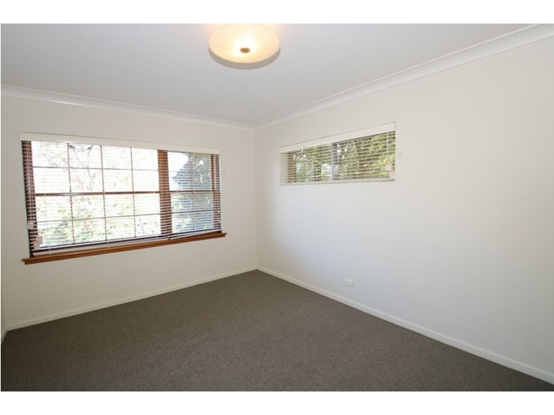 35 Range Street, Mount Lofty QLD 4350
