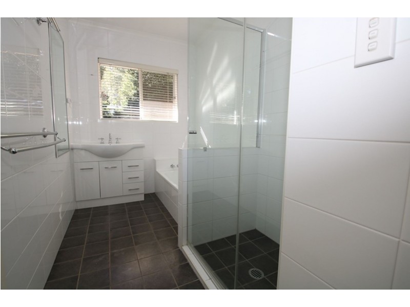 35 Range Street, Mount Lofty QLD 4350