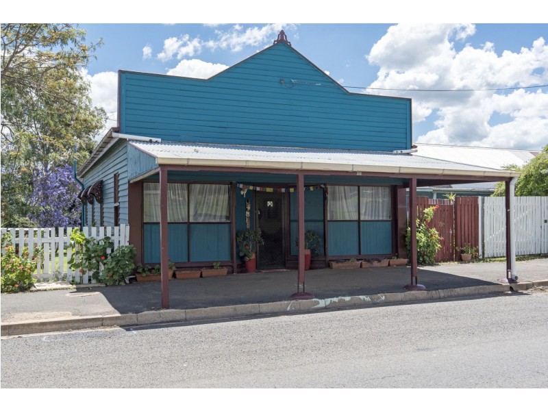 123 Mocatta Street, Goombungee QLD 4354