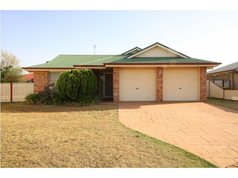 2 Buckle Court, Middle Ridge QLD 4350