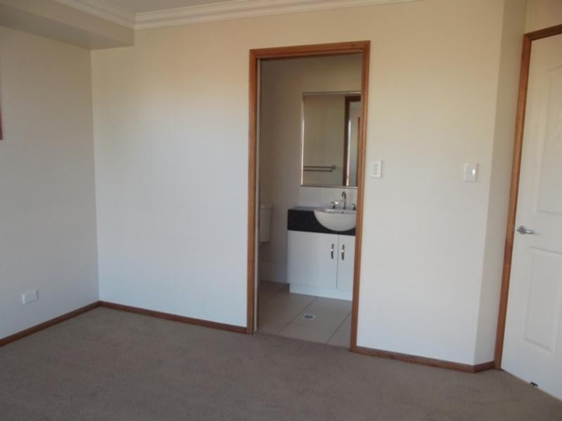 17 McMorrow Street, Kearneys Spring QLD 4350