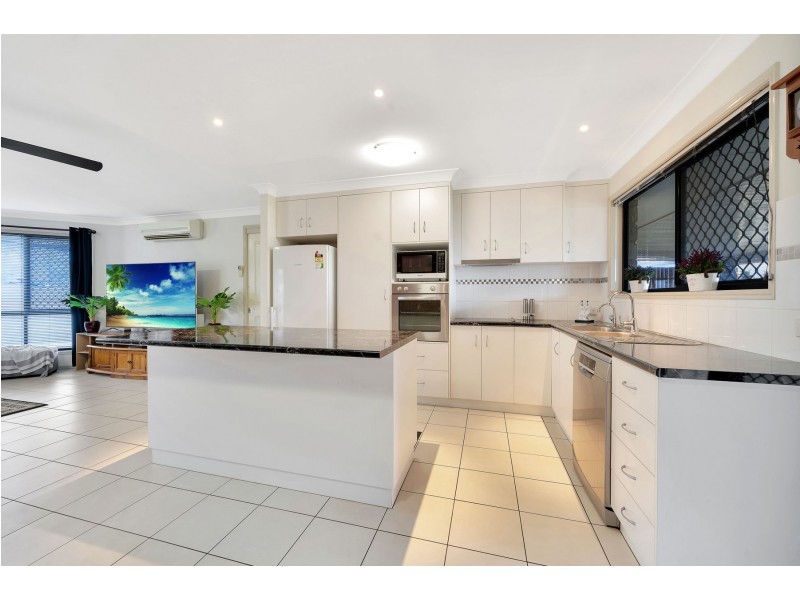 14 Schaefer Court, Westbrook QLD 4350