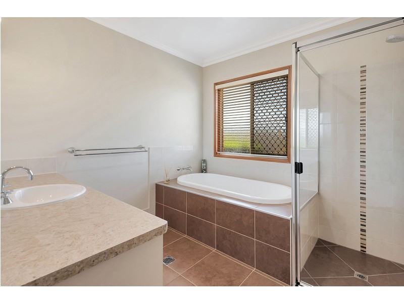 1 Cole Drive, Highfields QLD 4352