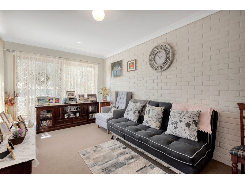 2/4 Araluen Court, Kearneys Spring QLD 4350