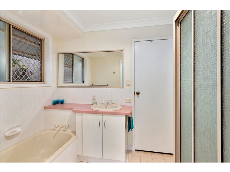 2/4 Araluen Court, Kearneys Spring QLD 4350