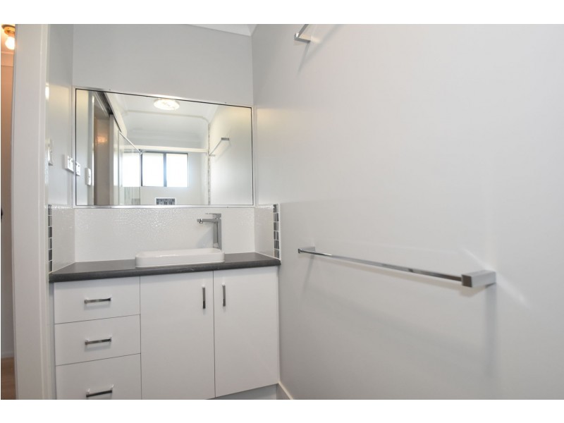 8/40 Vacy Street, Newtown QLD 4350