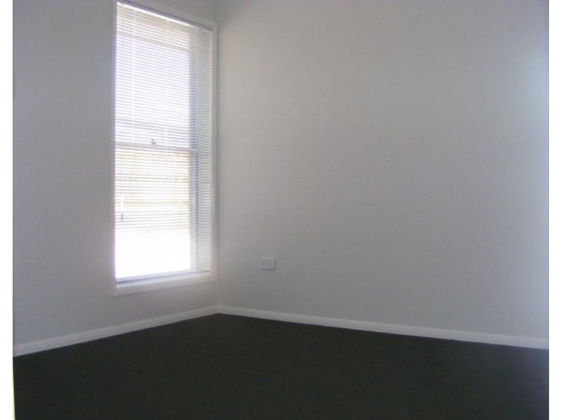 1/23b Charles Street, Newtown QLD 4350