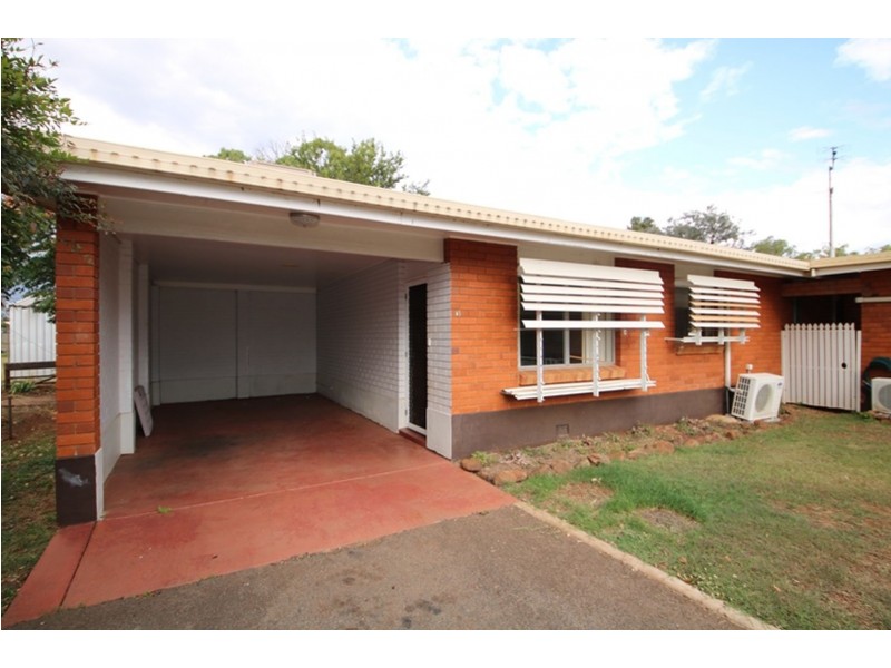 3/5 Earls Court, Oakey QLD 4401
