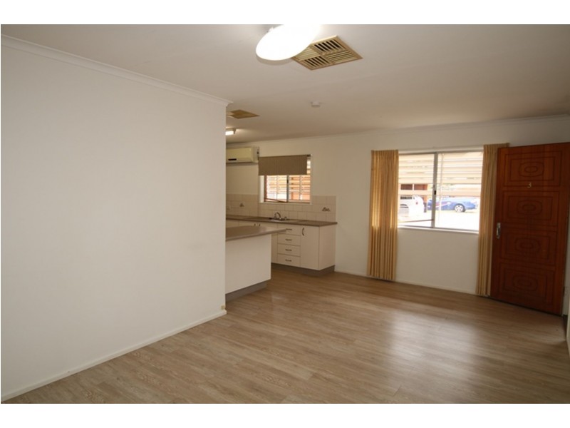 3/5 Earls Court, Oakey QLD 4401