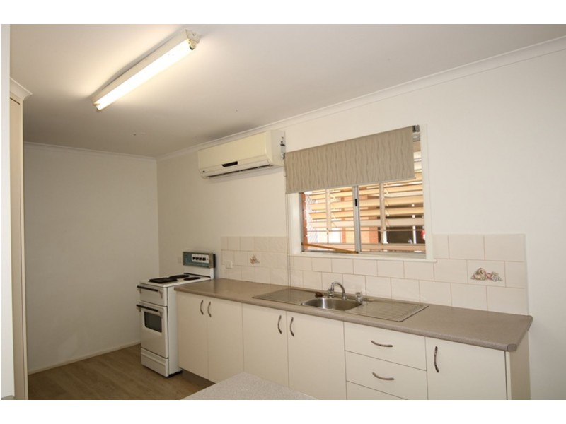 3/5 Earls Court, Oakey QLD 4401