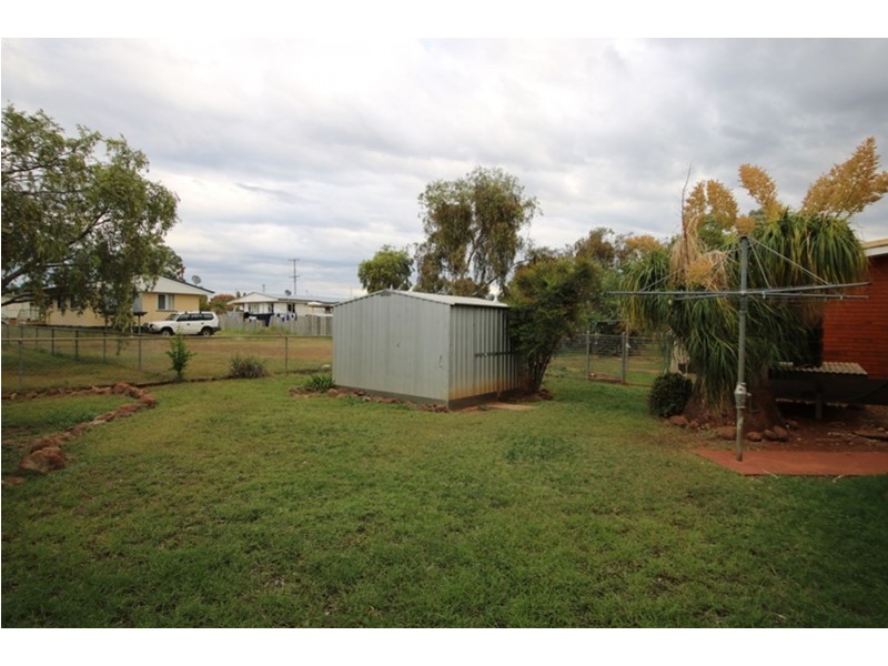 3/5 Earls Court, Oakey QLD 4401