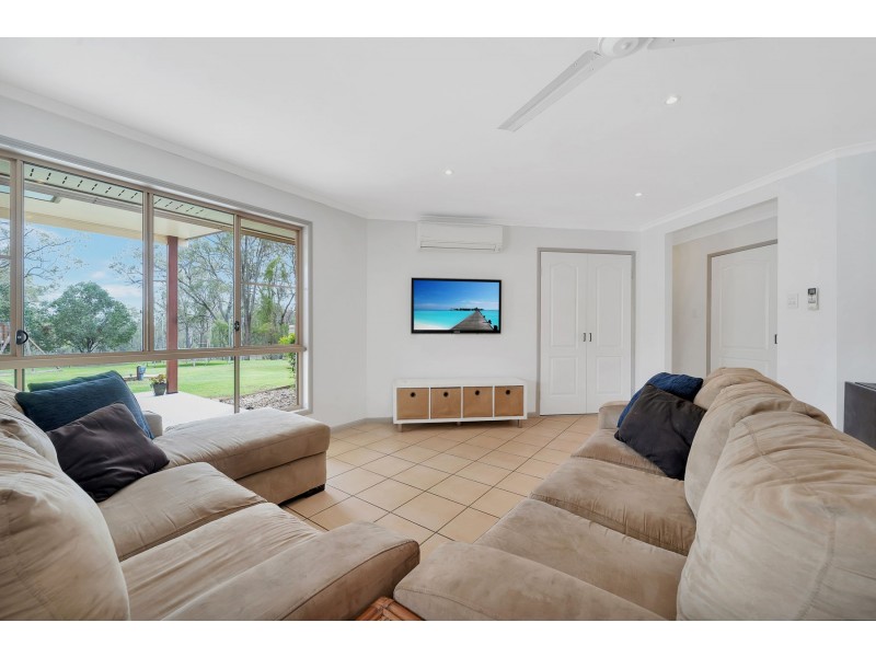 29 Highland Park Road, Meringandan West QLD 4352