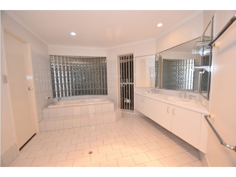 293 Mackenzie Street, Centenary Heights QLD 4350
