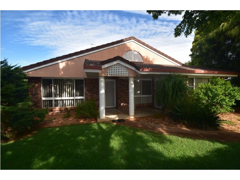 293 Mackenzie Street, Centenary Heights QLD 4350