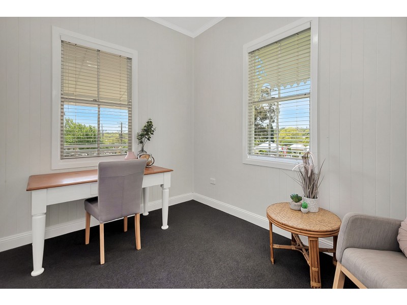 24 Seaton Street, South Toowoomba QLD 4350