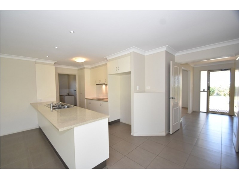 39 Honeyeater Drive, Highfields QLD 4352