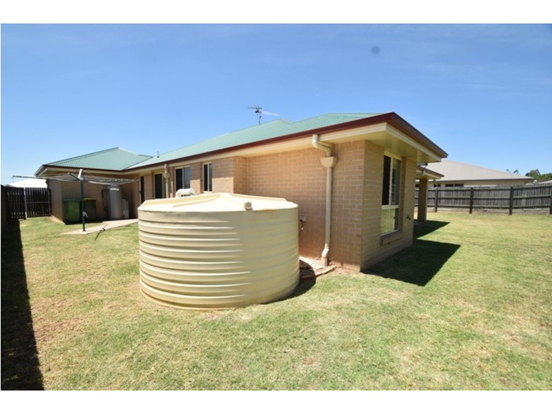 39 Honeyeater Drive, Highfields QLD 4352