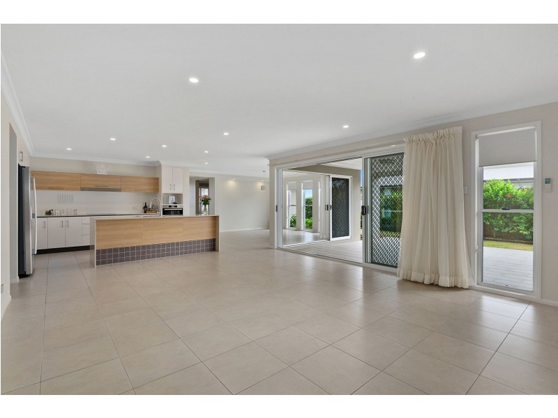 20 Fallon Drive, Middle Ridge QLD 4350